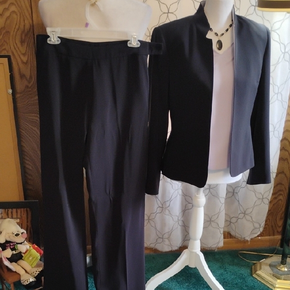Kasper Three Piece Pantsuit - Picture 1 of 8